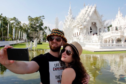 看后有点后怕，导游不让在泰国寺庙拍照原来是因为这个！