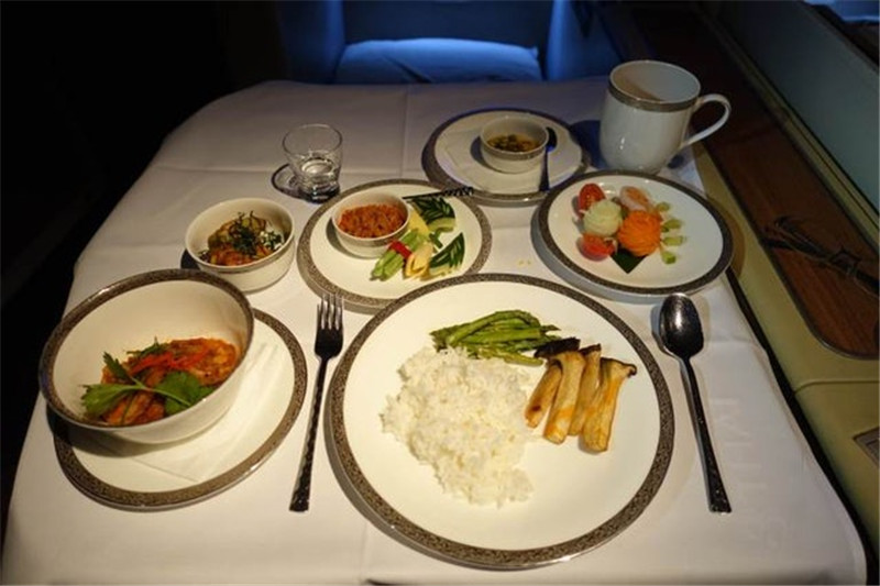 泰国航空头等舱体验　贵宾室竟有泰式全身按摩？！