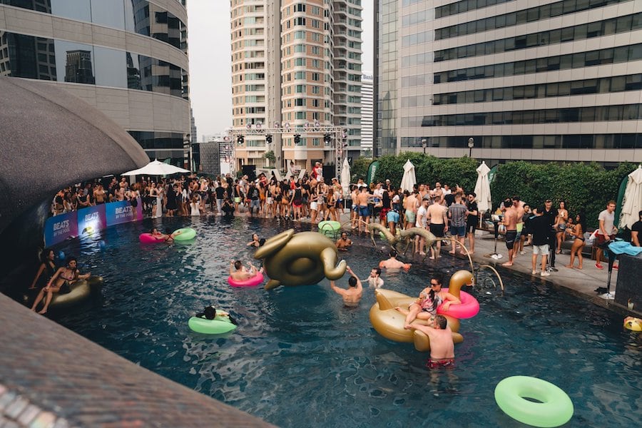 曼谷最推荐的3个泳池趴Pool Party